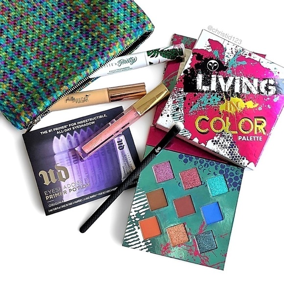 Makeup Bundle - Picture 1 of 8